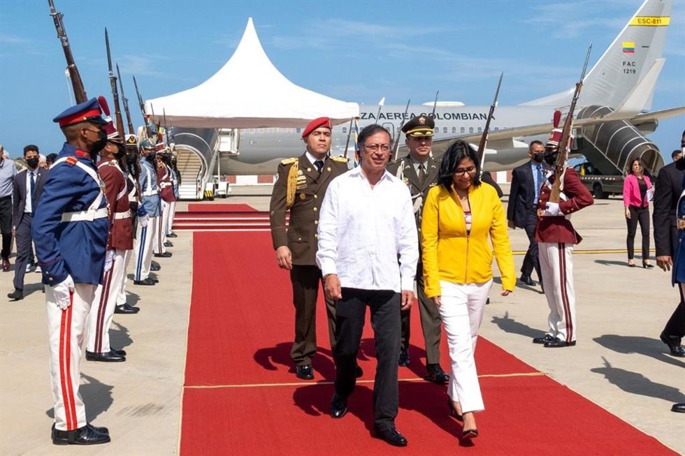 Llegada de Gustavo Petro al Aeropuerto Internacional de Maiquetía, en Caracas, Venezuela