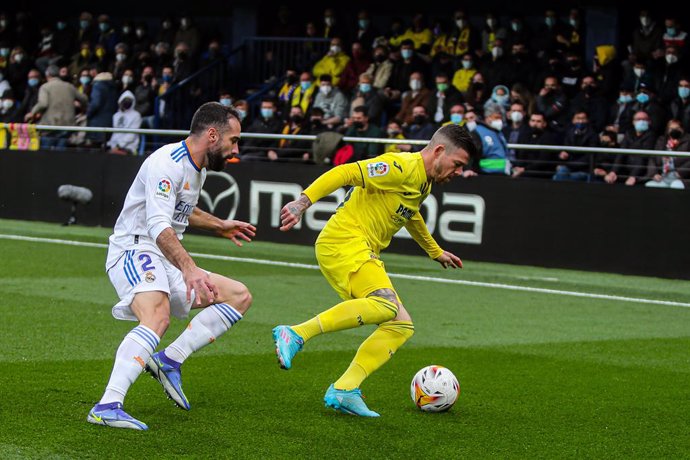 Archivo - Alberto Moreno of Villarreal and Daniel Carvajal of Real Madrid CF in action during the Santander League match between Villareal CF and Real Madrid at the Ceramica Stadium on February 22, 2022, in Valencia, Spain.