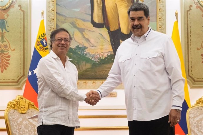 El presidente de Colombia, Gustavo Petro, y el presidente de Venezuela, Nicolás Maduro, durante la reunión bilateral en el Palacio de Miraflores, Caracas
