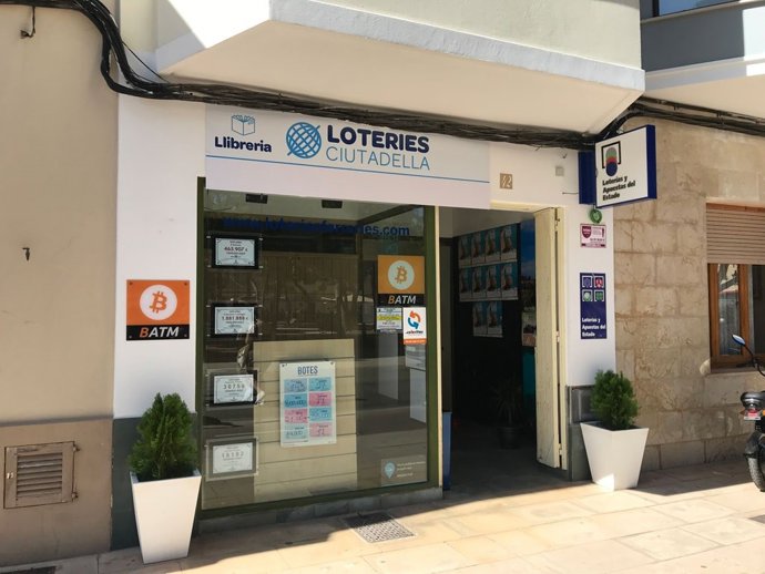 Administración de la plaza dels Pins, de Ciutadella.