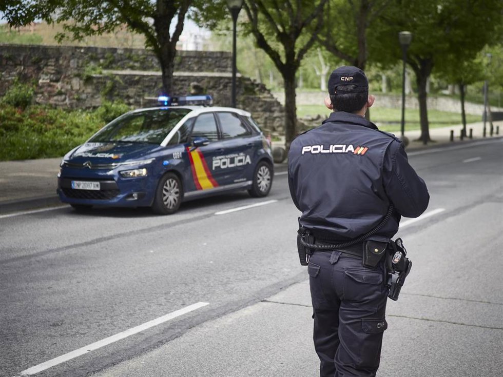 Archivo - Un agente de la Policía Nacional en una imagen de archivo.
