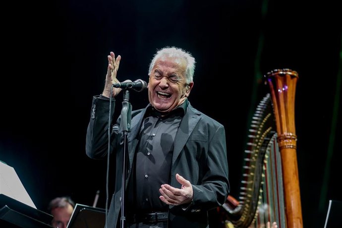 El cantante Víctor Manuel 