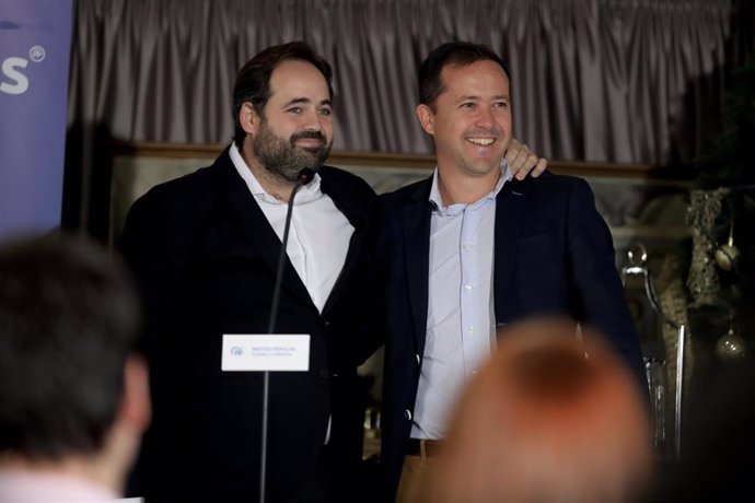 El presidente del PP en Castilla-La Mancha, Paco Núñez, y el presidente del PP en Toledo, Carlos Velázquez