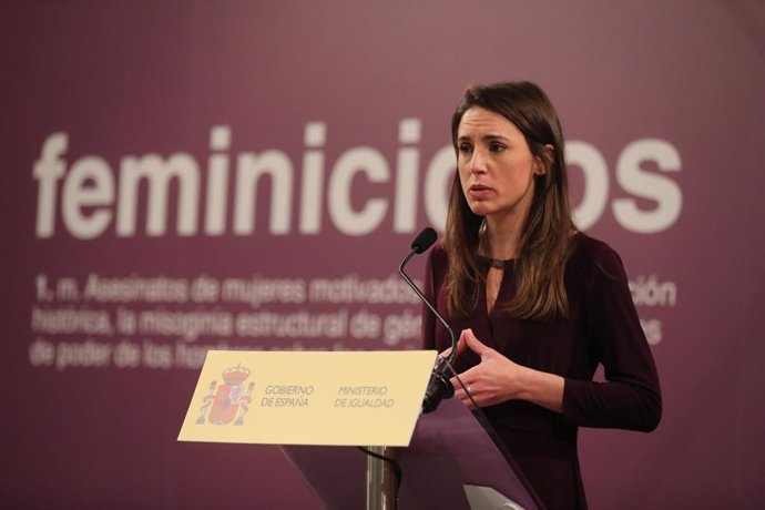 Archivo - La ministra de Igualdad, Irene Montero, comparece en una rueda de prensa para hacer balance de 2021, en el Ministerio de Igualdad, a 20 de diciembre de 2021, en Madrid, (España). 