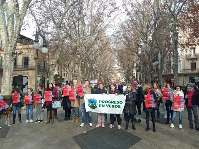 Progreso en Verde y Pacma protestan contra la exclusión de los perros de caza: "Mismos perros, misma ley".