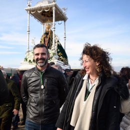 El consejero de Sostenibilidad, Medio Ambiente y Economía Azul de la Junta de Andalucía, Ramón Fernández-Pacheco, con la alcaldesa de Almería, María del Mar Vázquez.
