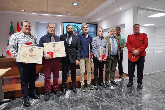 Los ertzainas homenajeados por Mila Esker, este domingo en Vitoria