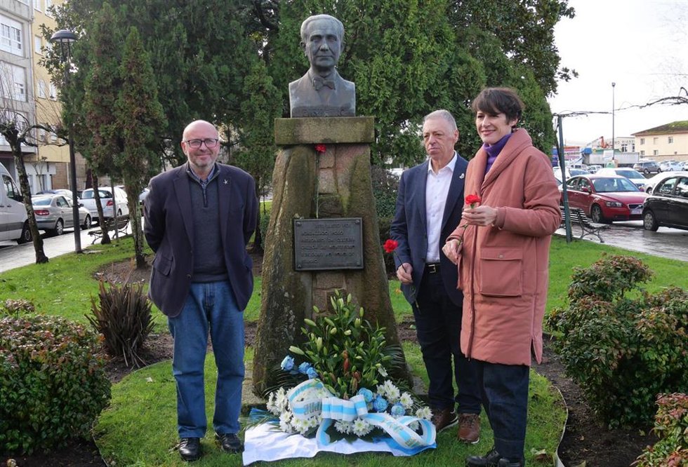 La portavoz nacional del BNG, Ana Pontón, en la ofrenda floral a Castelao en Rianxo (A Coruña) que marca el inicio del curso político de 2023