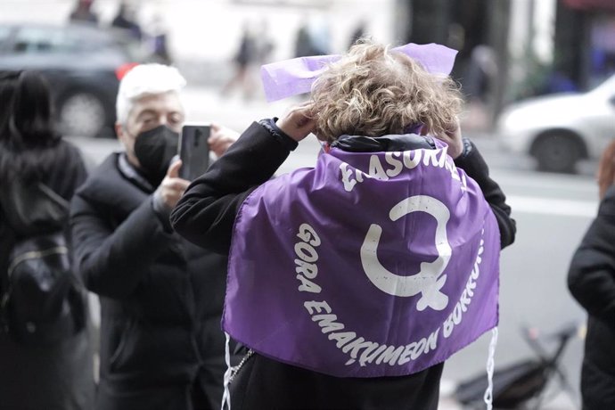 Archivo - Mujeres en una manifestación contra la violencia machista