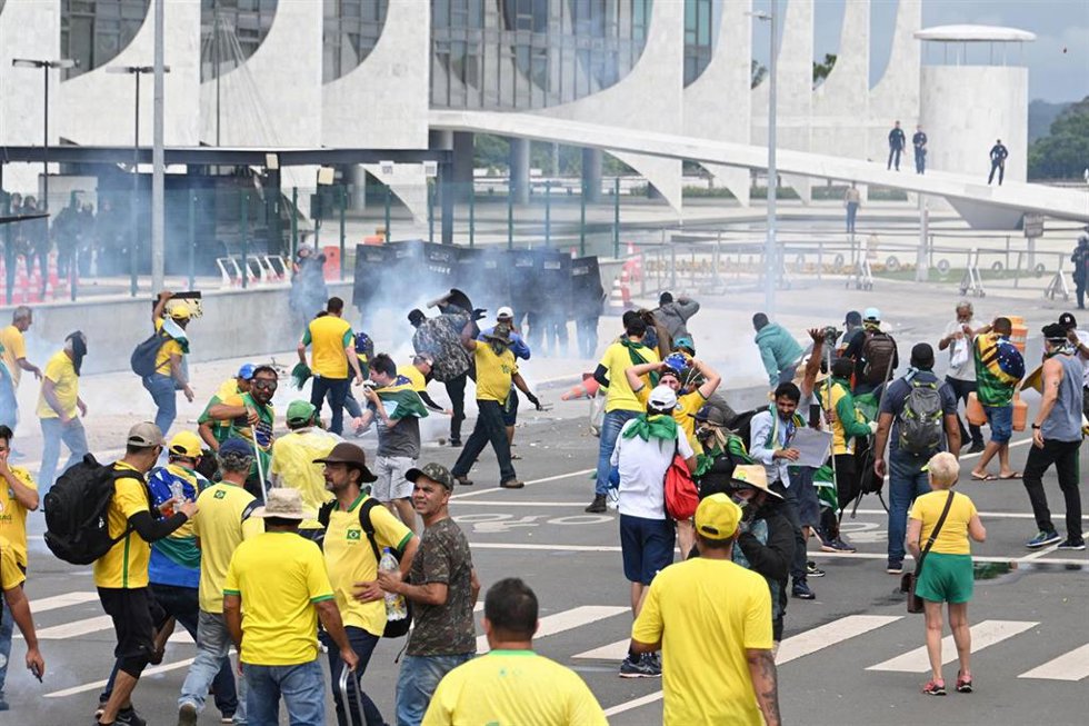Simpatizantes de Jair Bolsonaro asaltan las sedes de los tres poderes en Brasilia