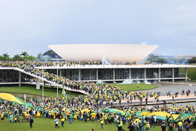 Manifestantes afines a Jair Bolsonaro toman la sede del Congreso, el Palacio de Planalto y el Tribunal Supremo Federal en Brasilia, Brasil