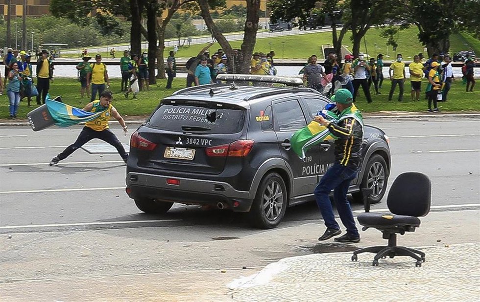 Disturbios en Brasilia tras los ataques de simpatizantes de Bolsonaro a las sedes de las instituciones
