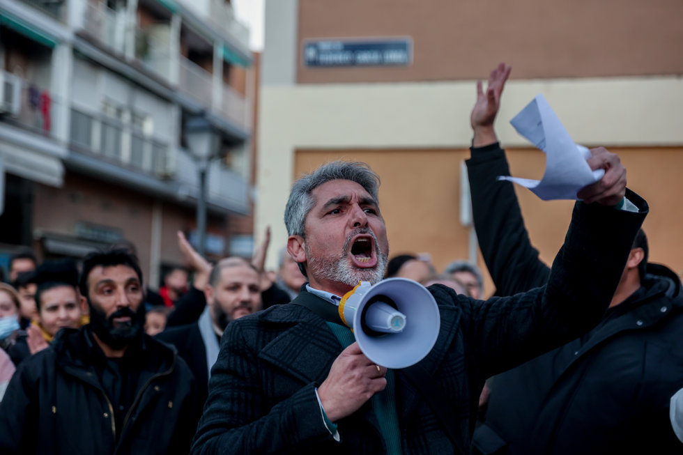 El exdiputado Juan José Cortés durante una manifestación con el objeto de reivindicar un trato digno a la familia de los dos menores de Carabanchel