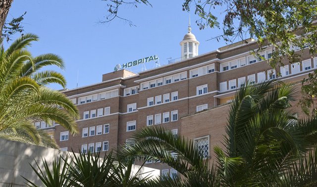 Archivo - Fachada del Hospital Virgen del Rocío de Sevilla.