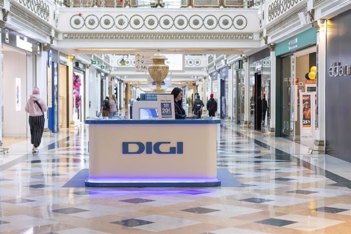 Archivo - Digi recibe el premio a la red de fibra optica más rápida del año en España de Ookla