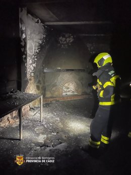 Encuentran a un hombre fallecido en el interior de una casa incendiada en Sanlúcar de Barrameda