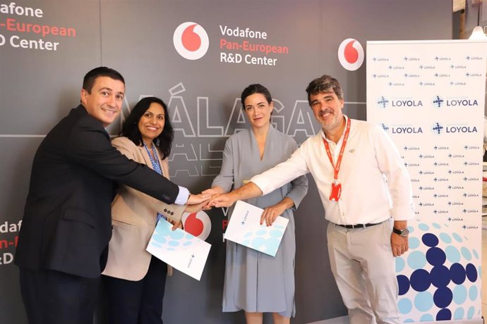 Vodafone y la Universidad Loyola se unen para potenciar el talento de ingenieros graduados