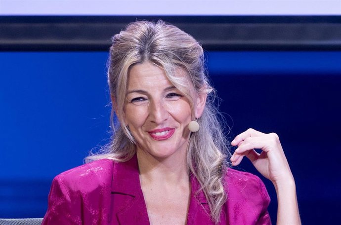 La vicepresidenta segunda y ministra de Trabajo y Economía Social, Yolanda Díaz, durante la presentación del libro Edificio España, de Javier Ruiz, en el Espacio Fundación Telefónica, a 21 de diciembre de 2022, en Madrid (España). El acto ha sido orga