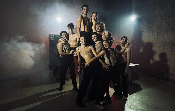 El elenco de actores está formado por ngels Gonyalons, Mariona Castillo, Jordi Coll, Júlia Genís, Eloi Gómez, Pol Guimer, Basem Nahnouh, Pau Oliver y David Pérez-Bay