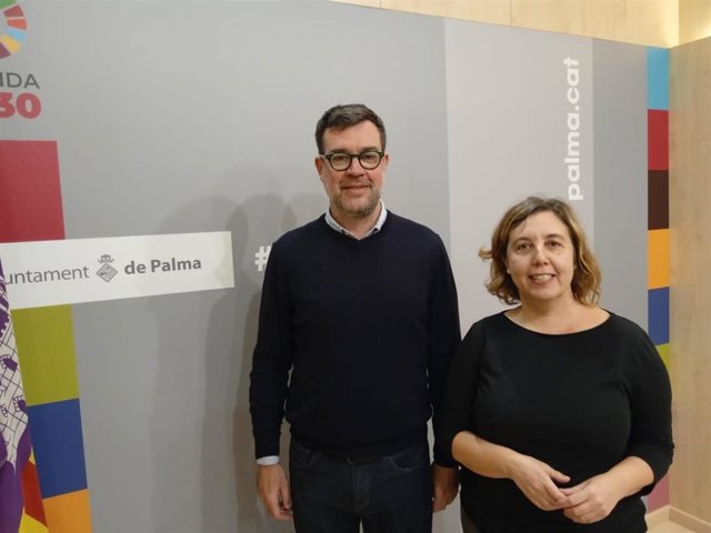 El regidor de Cultura y Bienestar Social, Antoni Noguera, y la coordinadora General de Bienestar Social, Catalina Trobat.