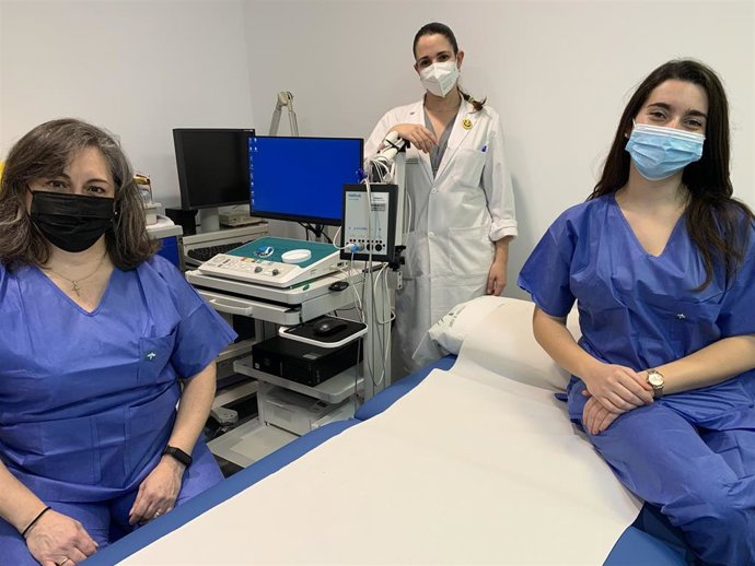 Las neurofisiólogas Mercedes Álvarez, Gema Jiménez y Encarnación Carmona, junto con Alba Pastora Salazar.
