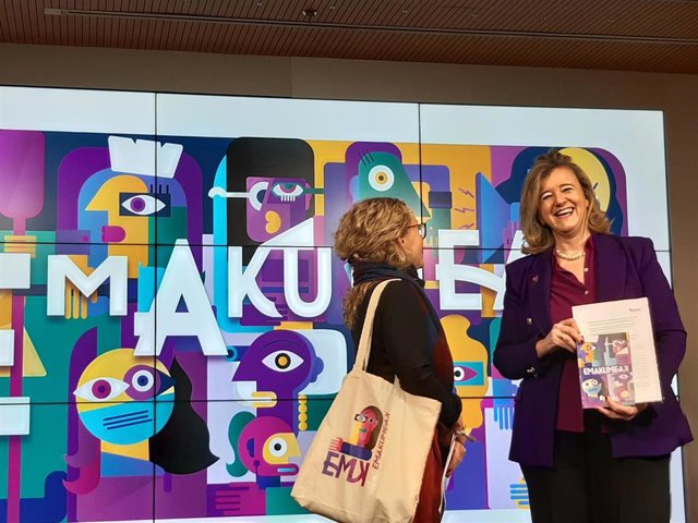 La diputada vizcaína de  Empleo, Inclusión Social e Igualdad, Teresa Laespada, presenta el congreso Emakumeak, en una rueda de prensa en Bilbao