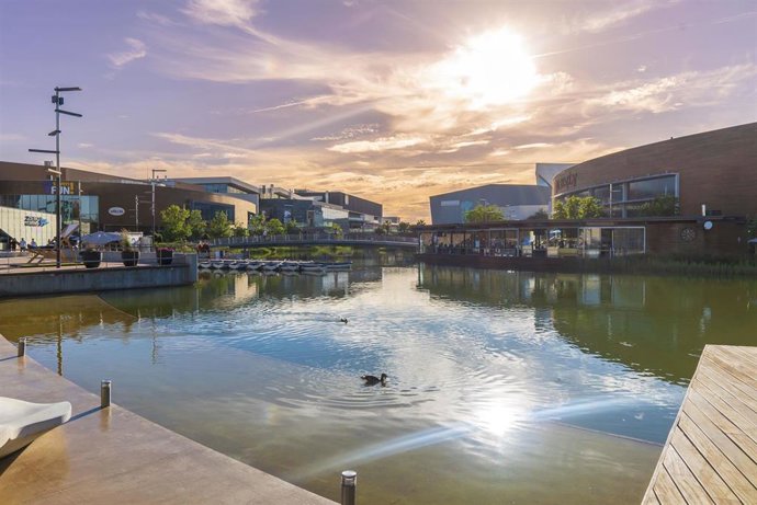 Complejo comercial y de ocio Puerto Venecia