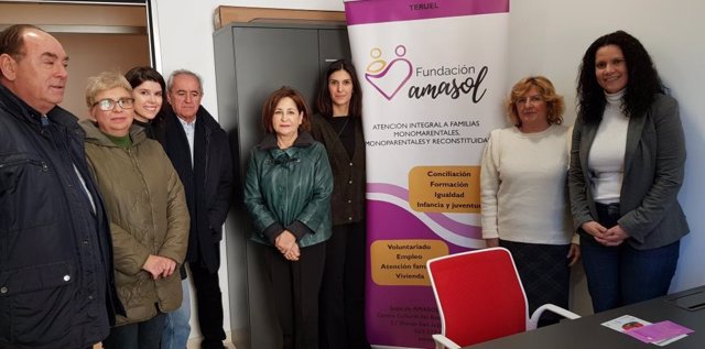 La consejera de Ciudadanía y Derechos Sociales del Gobierno de Aragón, María Victoria Broto durante su visita a las sedes de la Fundación Amasol y 3 y Más.
