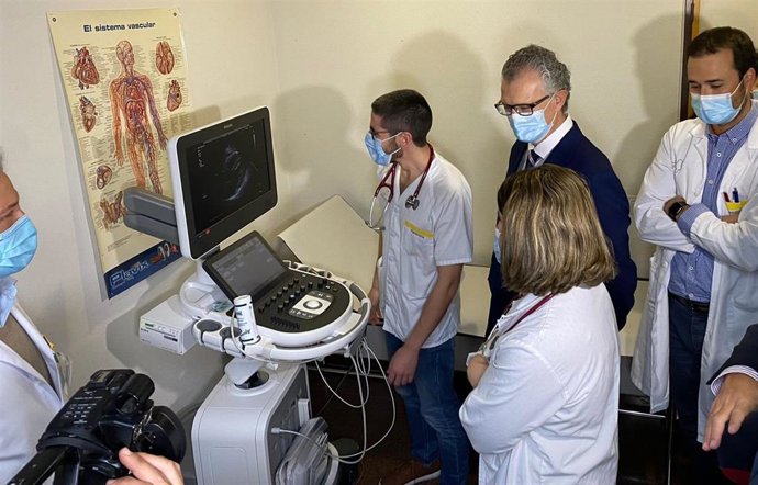 El consejero de Salud, Juan José Pedreño, visitó hoy la Unidad de Radiología del hospital de Cieza, donde han comenzado las obras para instalar un nuevo TAC