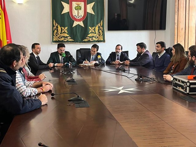 El consejero de Justicia, Administración Local y Función Pública, José Antonio Nieto, en Loral del Río (Sevilla).