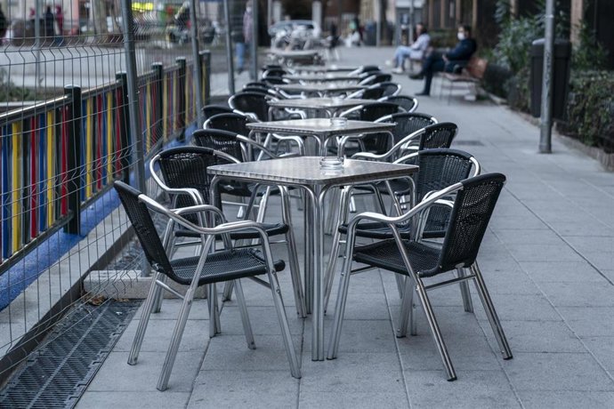 Archivo - Una terraza en la calle de Gaztambide.