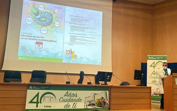 El balance del protocolo destinado al abordaje de las infecciones de transmisión sexual (ITS) se ha presentado en la I Jornada del Abordaje de las ITS desde un modelo multidisciplinar del Área de Gestión Sanitaria Sur de Sevilla.