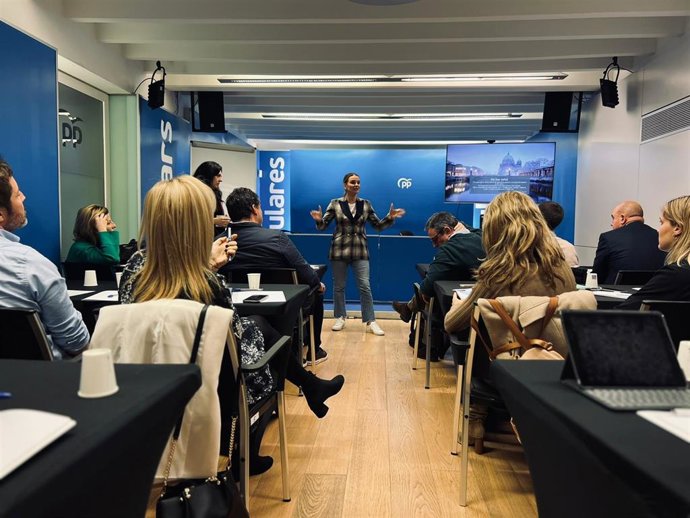 La presidenta del PP de Baleares, Marga Prohens, preside el primer Comité de Dirección de 2023.