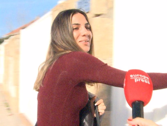 Gema Aldón visita a Ana María Aldón en su nuevo hogar