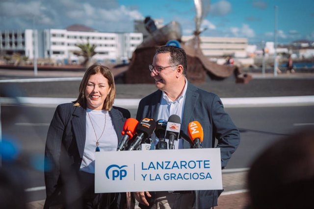 Astrid Pérez visita las obras de transformación de la calle Tenderete – PP  Lanzarote