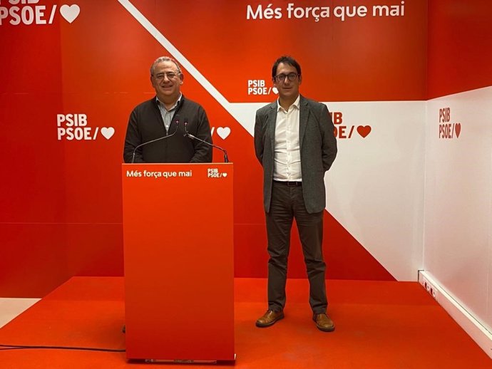 El portavoz del PSIB, Alfonso Rodríguez, y el secretario de Ideas y Proyecto Político, Iago Negueruela.