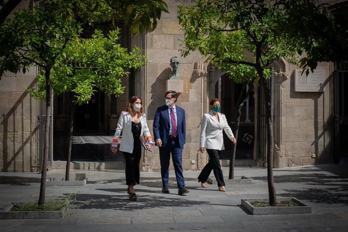 Archivo -  La consellera de Presidencia, Laura Vilagr; el líder del PSC, Salvador Illa; y la portavoz del PSC-Units en el Parlament, Alícia Romero,en una foto de archivo.