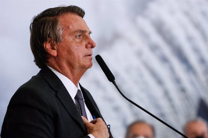 Archivo - FILED - 13 July 2021, Brazil, Brasilia: Brazilian President Jair Bolsonaro speaks during an event held at the Planalto Palace. Bolsonaro was taken to hospital in So Paulo on Monday with a suspected intestinal blockage, the government said in 