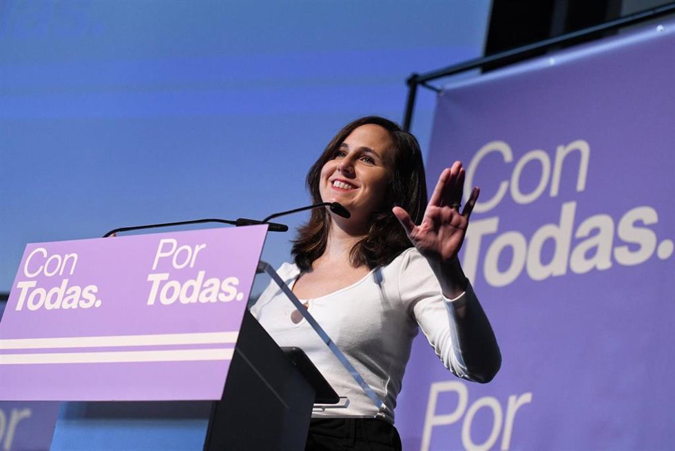 Archivo - La secretaria general de Podemos y ministra de Derechos Sociales y Agenda 2030, Ione Belarra, interviene en el acto 'Con todas, por todas, a 26 de noviembre de 2022, en Madrid (España). 