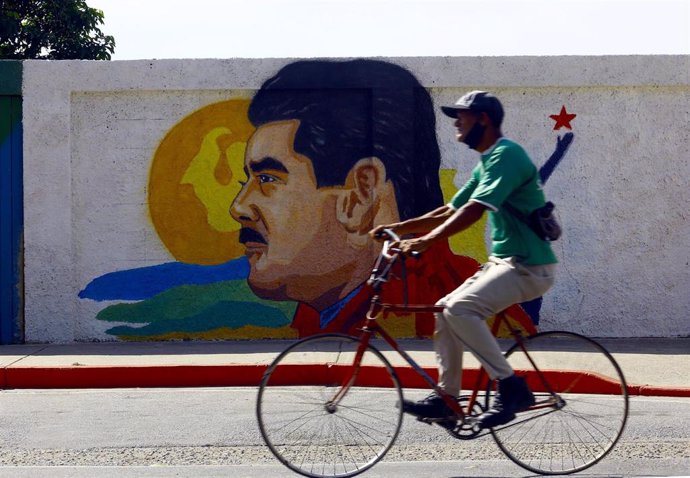 Archivo - Un mural del presidente venezolano, Nicolás Maduro