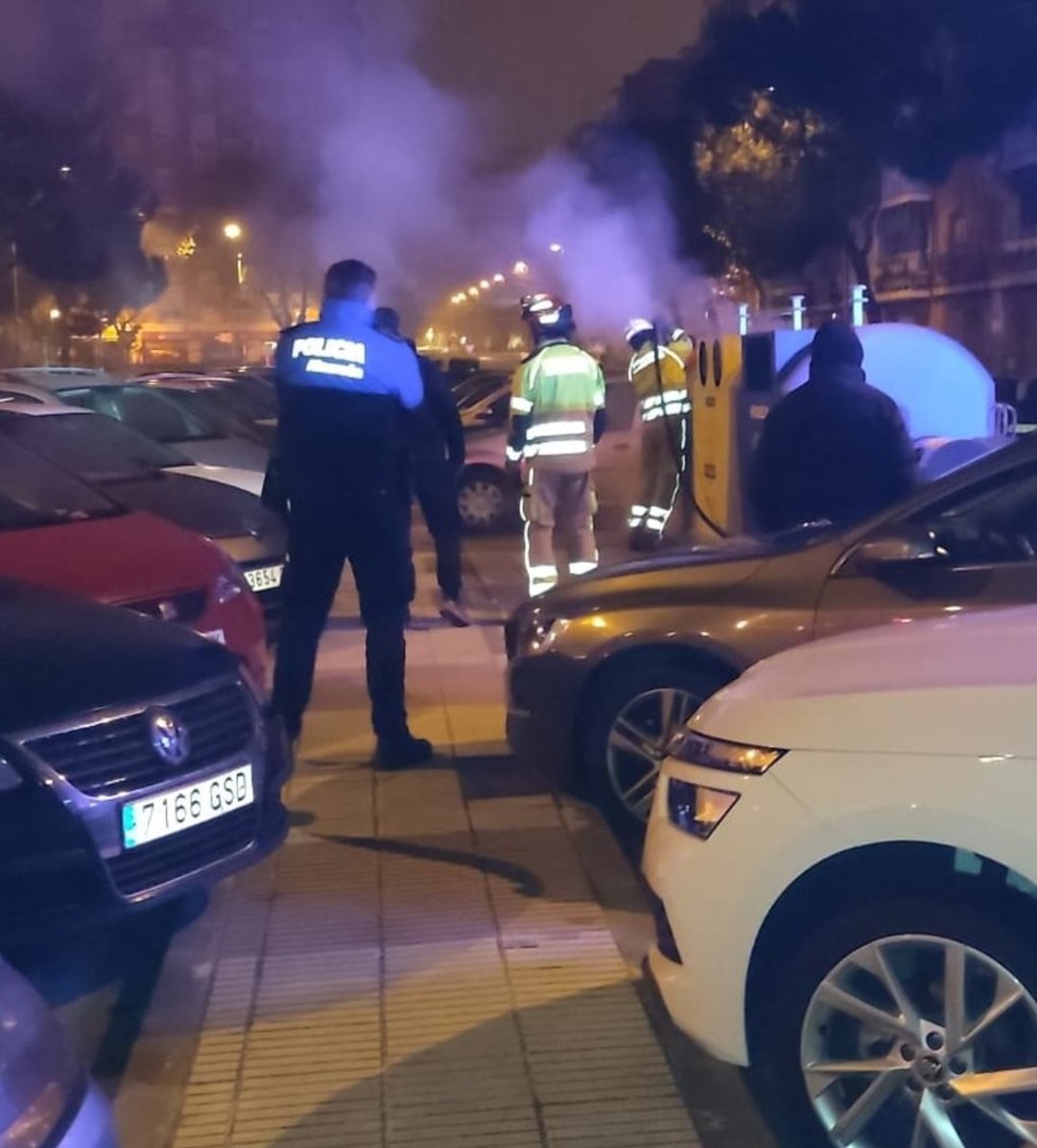 Detenido 'in fraganti' un hombre acusado de quemar una decena de contenedores de basura en Alcorcón