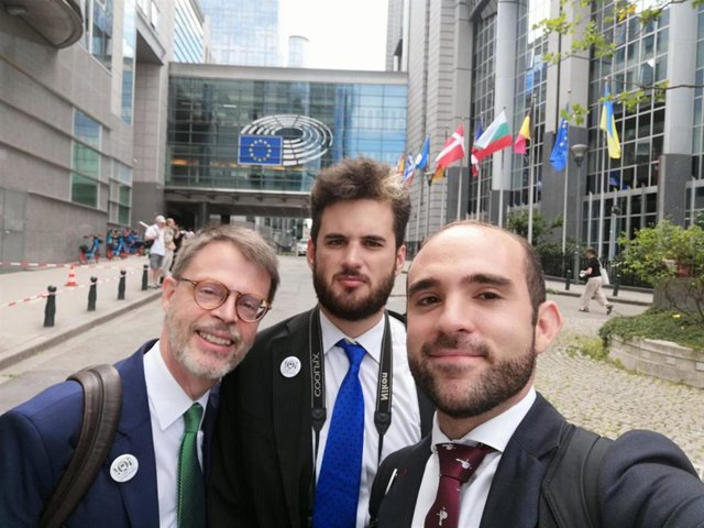 El presidente de Sevilla Quiere Metro, Manuel Alejandro Moreno, el tesorero Víctor Aguilar y el secretario Enrique de Álava, el pasado 13 de julio en Bruselas.