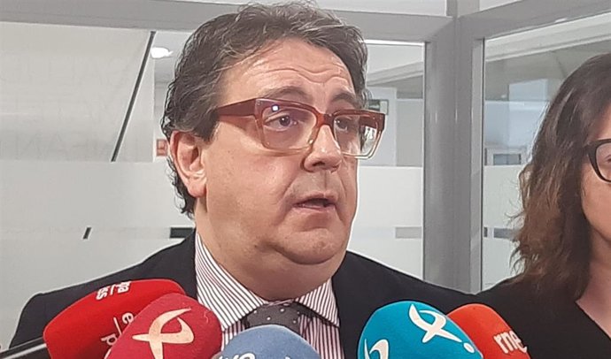 Imagen de archivo del vicepresidente segundo de la Junta de Extremadura y consejero de Sanidad y Servicios Sociales, José María Vergeles