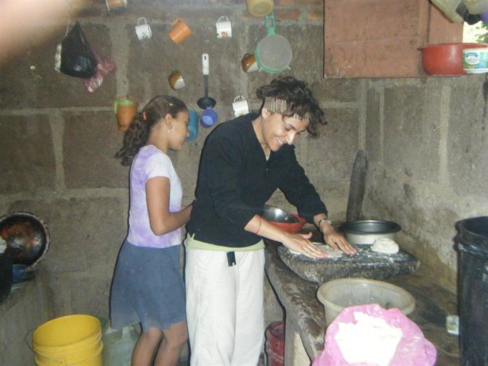 Archivo - Beneficiarias de los programas de cooperación de la Junta.