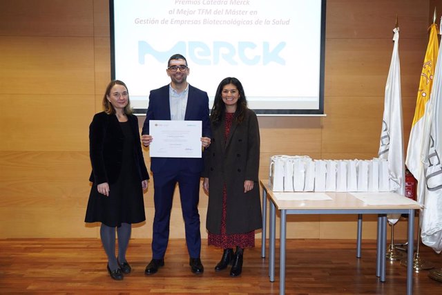 La compañía de ciencia y tecnología Merck premia la investigación de estudiantes del CEU