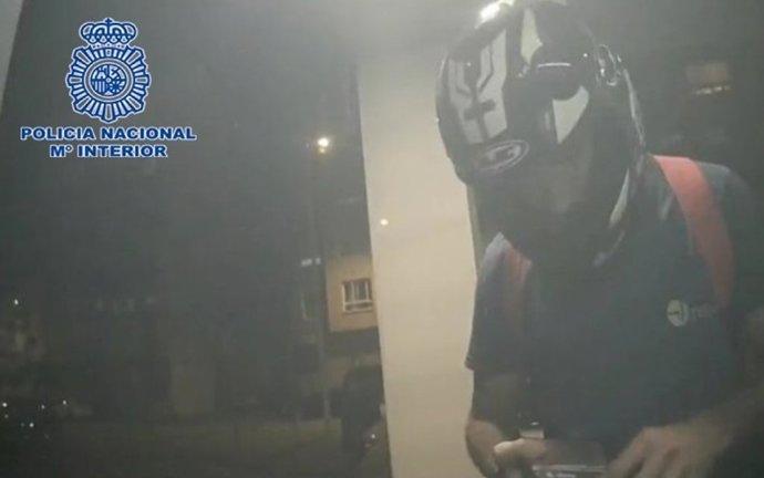 La Policía Nacional Detiene A Un Trabajador Que Robó En 10 Ocasiones En Los Vestuarios De Una Empresa