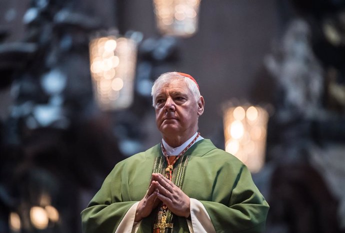 Archivo - FILED - 02 July 2017, Rhineland-Palatinate, Mainz: Cardinal Gerhard Ludwig Mueller stands in the cathedral. Cardinal Gerhard Ludwig Müller, a prominent member of the Catholic Church in Germany, has lent his support to the retired Pope Benedict
