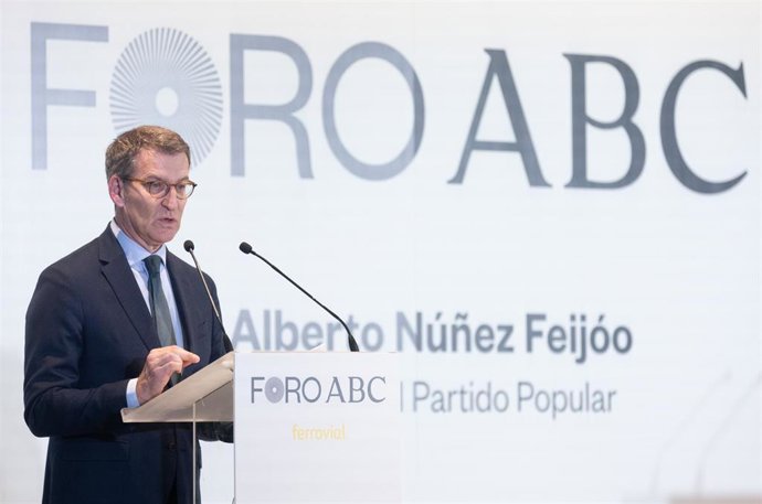 El líder del Partido Popular, Alberto Núñez Feijóo, interviene en el Foro ABC en la sede del periódico, a 10 de enero de 2023, en Madrid (España). Alberto Núñez Feijóo ha aprovechado este espacio para marcar las líneas generales de su proyecto político 