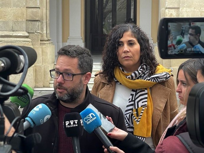 El portavoz parlamentario de Adelante Andalucía, José Ignacio García, atiende a los medios en Sevilla.