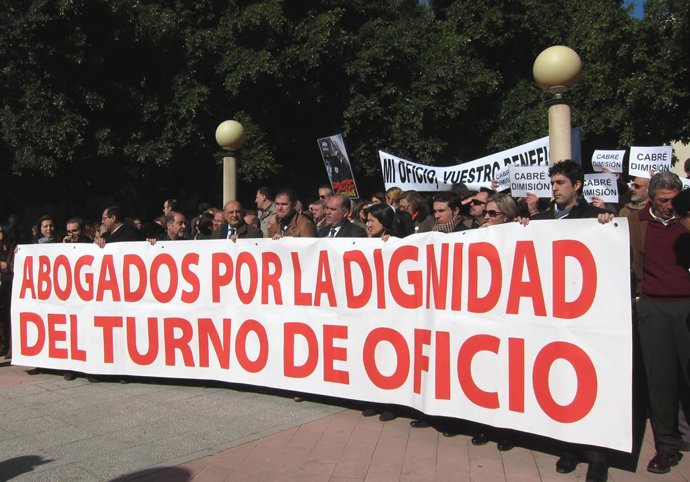 Archivo - Arxiu - Concentració d'advocats del torn d'ofici